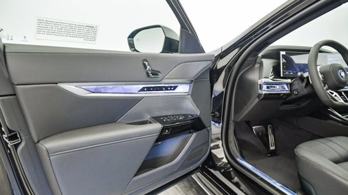 New 2026 BMW 750e xDrive image 24