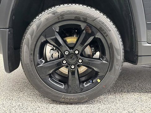 New 2025 Jeep Grand Cherokee Limited w/ Black Appearance Package image 23