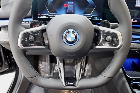 Used 2026 BMW 550e xDrive w/ Executive Package image 16