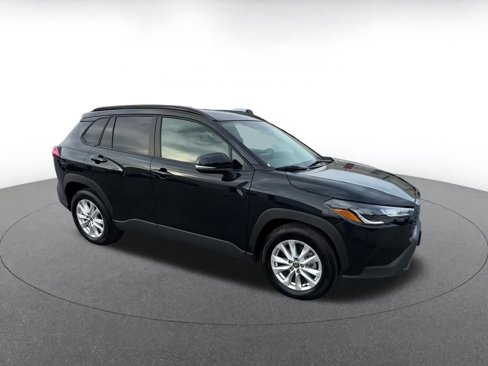Used 2025 Toyota Corolla Cross LE image 2