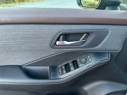 Used 2023 Nissan Rogue SV image 9