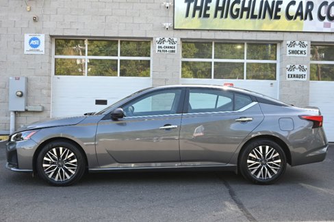 Used 2025 Nissan Altima 2.5 SV image 2