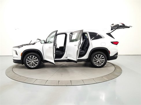 Used 2025 Buick Enclave Preferred image 13