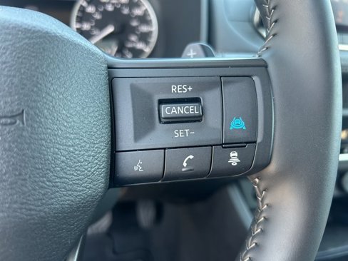 Used 2025 Nissan Rogue SV image 18