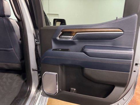 Used 2024 Chevrolet Silverado 1500 High Country image 79