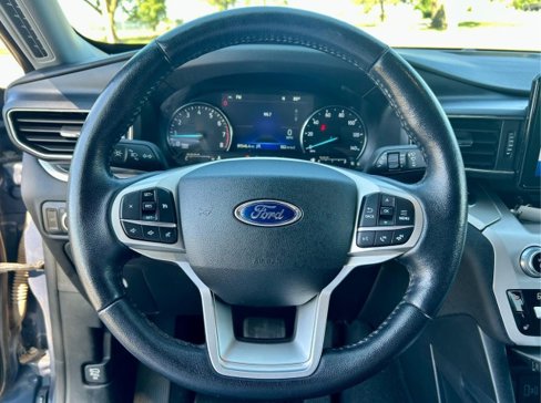 Used 2021 Ford Explorer XLT w/ Equipment Group 202A image 25