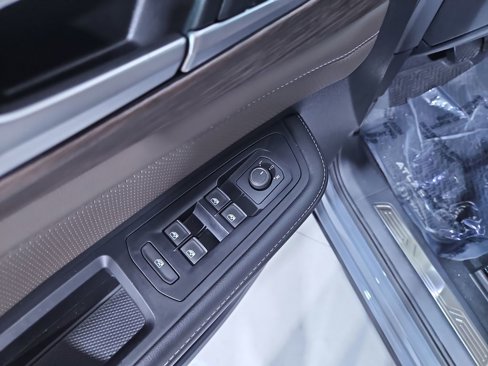 New 2025 Volkswagen Atlas SEL image 11