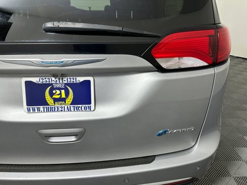 Used 2017 Chrysler Pacifica Premium image 14