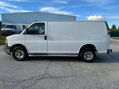 Used 2022 Chevrolet Express 2500 w/ Driver Convenience Package image 5