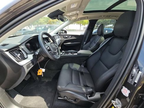 Certified 2025 Volvo XC60 B5 Plus image 4