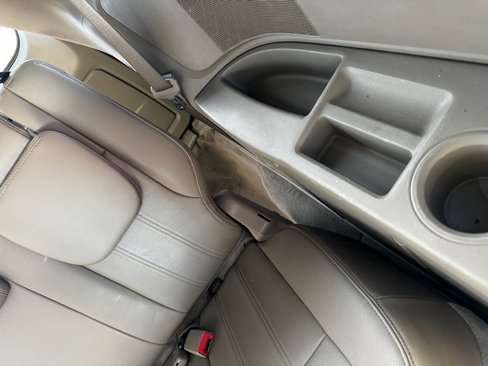 Used 2015 Chrysler Town & Country Touring image 39