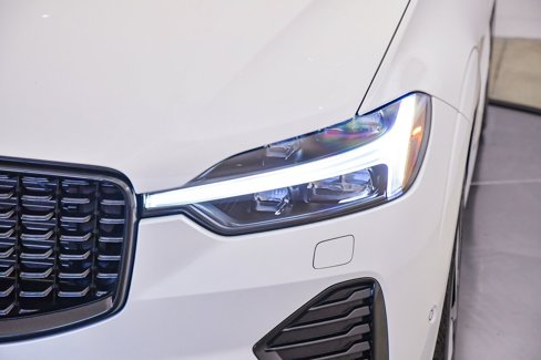 Certified 2025 Volvo XC60 T8 Plus w/ Protection Package Premier image 8