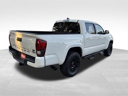 Used 2022 Toyota Tacoma SR5 w/ Technology Package image 5