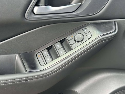 Used 2026 Nissan Rogue SV image 16