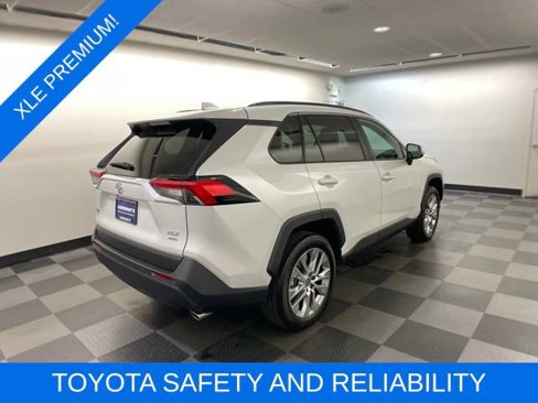 Used 2025 Toyota RAV4 XLE Premium image 5