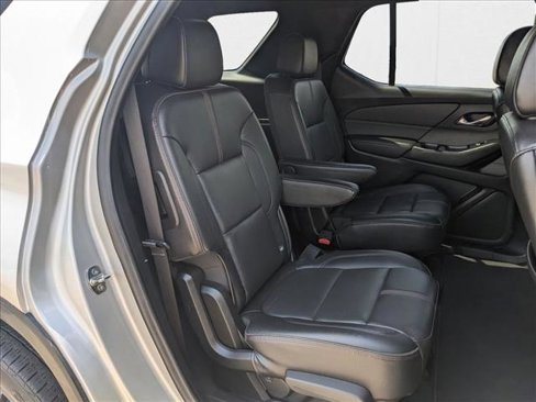 Used 2022 Chevrolet Traverse RS image 21