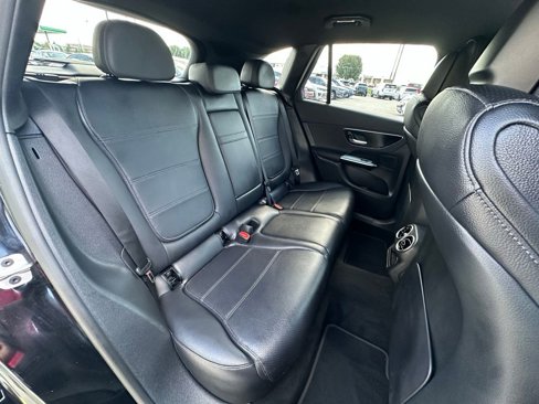Used 2024 Mercedes-Benz GLC 300 4MATIC image 36