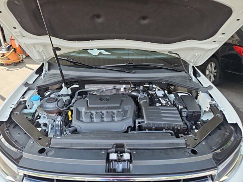 Used 2024 Volkswagen Tiguan SE image 36