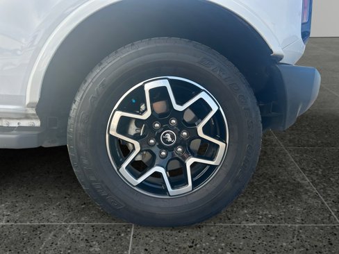 Used 2023 Ford Bronco Outer Banks image 9
