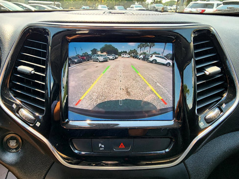 Used 2019 Jeep Cherokee Limited image 23
