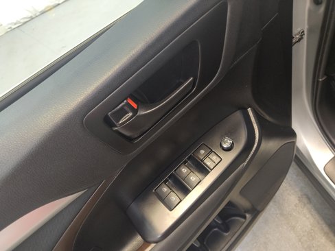 Used 2019 Toyota Highlander LE image 27