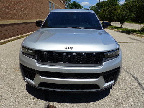 Used 2024 Jeep Grand Cherokee L Altitude image 11