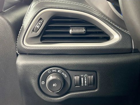 New 2026 Chrysler Pacifica Select image 11