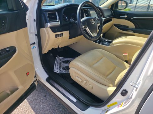 Used 2015 Toyota Highlander Limited image 22