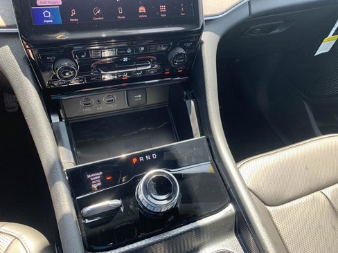 New 2025 Jeep Grand Cherokee L Limited w/ Luxury Tech Group II image 16