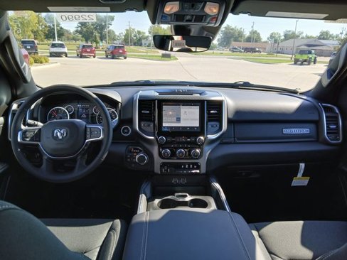 New 2026 RAM 1500 4x4 Crew Cab image 25