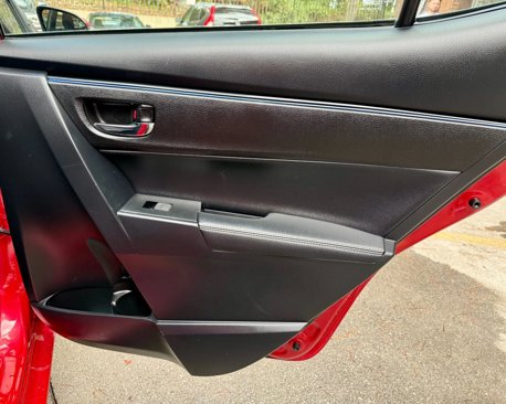 Used 2018 Toyota Corolla SE image 23