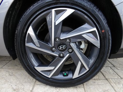 Used 2024 Hyundai Elantra Limited image 13