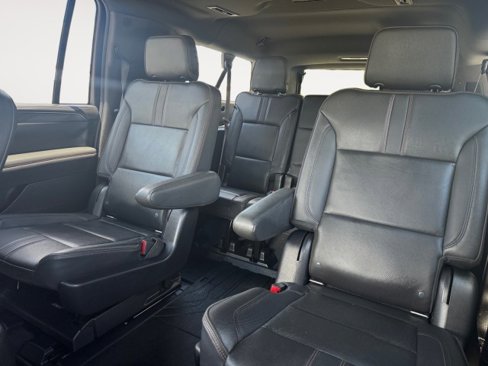 Used 2021 Chevrolet Suburban RST w/ Luxury Package image 6