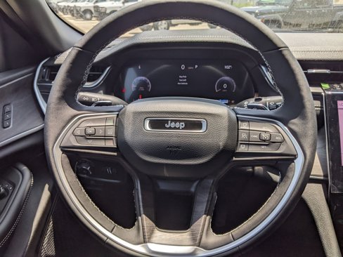 New 2025 Jeep Grand Cherokee Limited w/ Black Appearance Package image 15