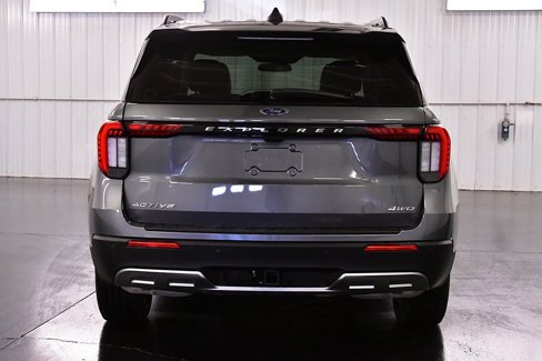 Used 2025 Ford Explorer Active w/ Active Comfort Package image 6