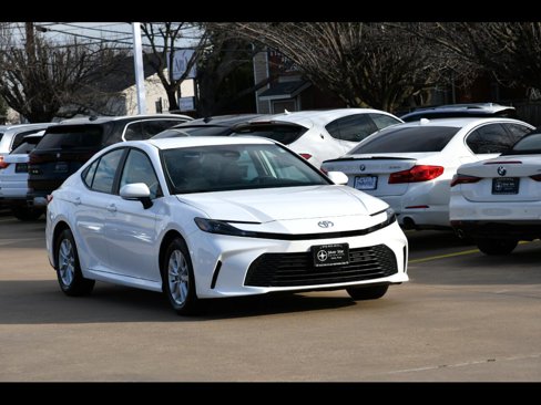 Used 2025 Toyota Camry LE image 1