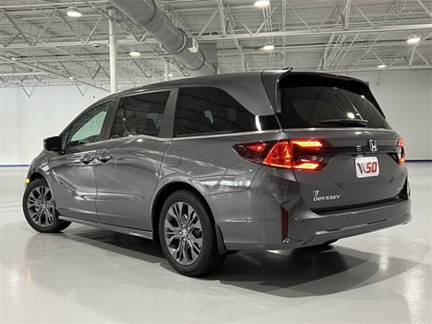 New 2026 Honda Odyssey Touring image 9