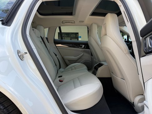 Used 2023 Porsche Panamera 4 w/ Premium Package image 33