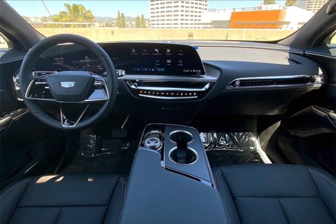 Used 2025 Cadillac Lyriq Luxury image 7