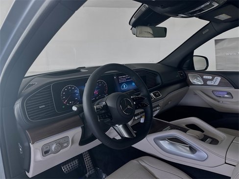 New 2026 Mercedes-Benz GLS 580 4MATIC image 9