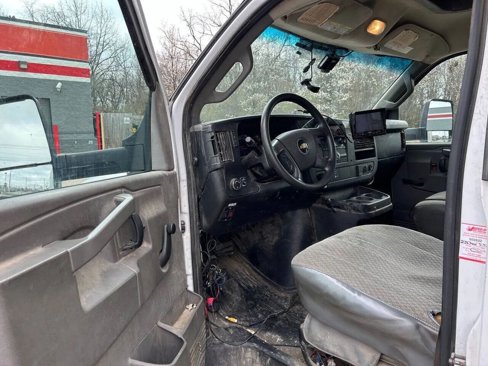 Used 2017 Chevrolet Express 3500 Extended image 12