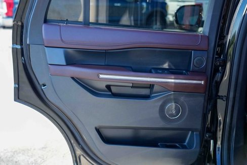 Used 2024 Ford Expedition Limited image 21