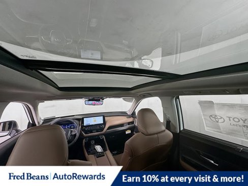 New 2026 Toyota Grand Highlander Platinum image 17