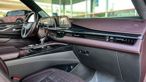Used 2024 Cadillac Escalade V w/ LPO, ONYX Package image 30