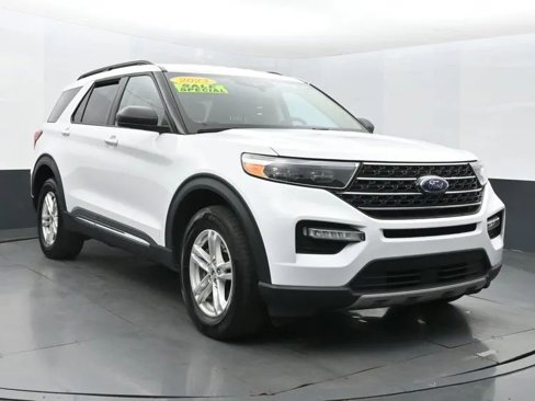 Used 2023 Ford Explorer XLT w/ Equipment Group 202A image 2