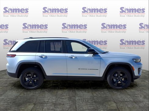 New 2025 Jeep Grand Cherokee Altitude image 3