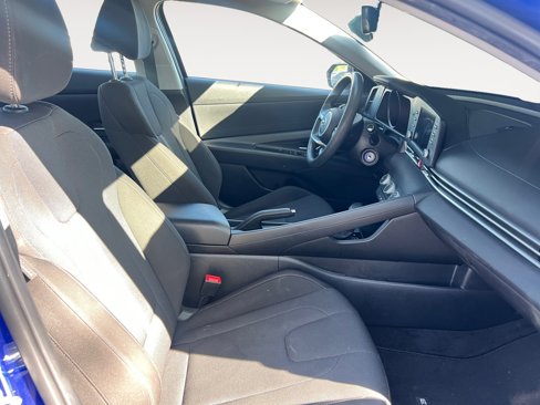 Used 2023 Hyundai Elantra SE w/ Preferred Accessory Package image 15