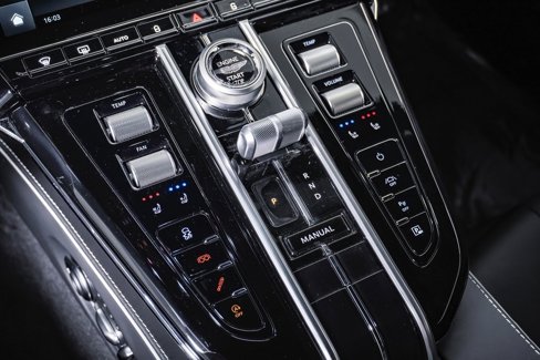 New 2025 Aston Martin V8 Vantage Coupe image 28