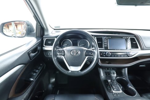 Used 2019 Toyota Highlander AWD V6 image 10