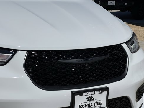 New 2026 Chrysler Pacifica Select w/ S Appearance Package image 4